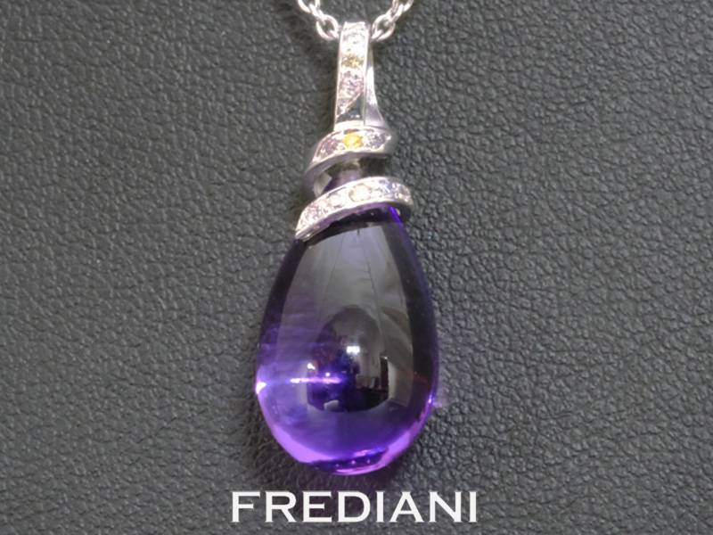 pendentif en or blanc serti d'une pampille en améthyste et 12 diamants