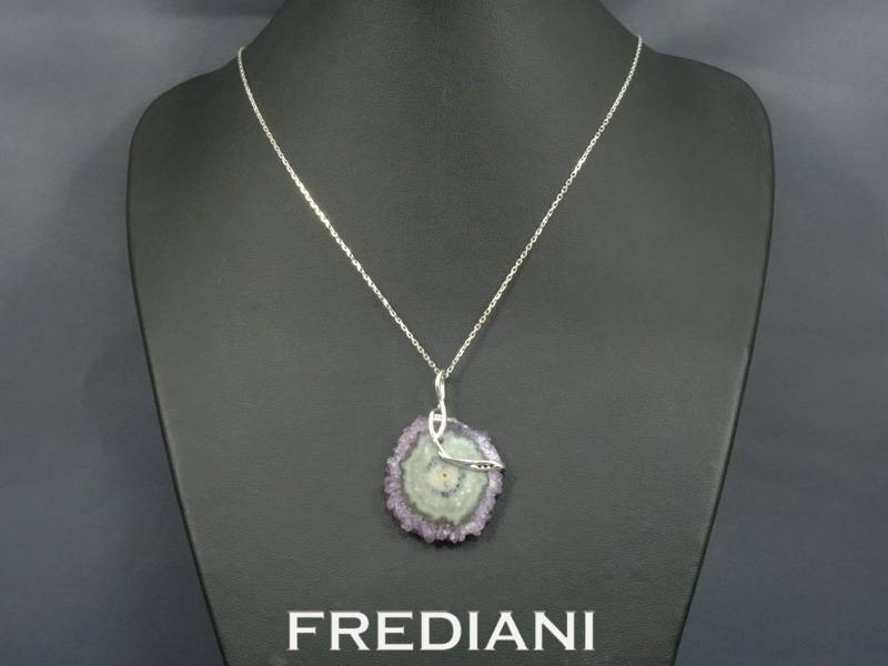 Pendentif en or blanc améthyste d'Uruguay et 4 diamants