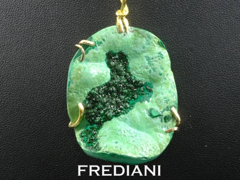 Pendentif en or 750/000 avec une chrysocolle malachite naturelle