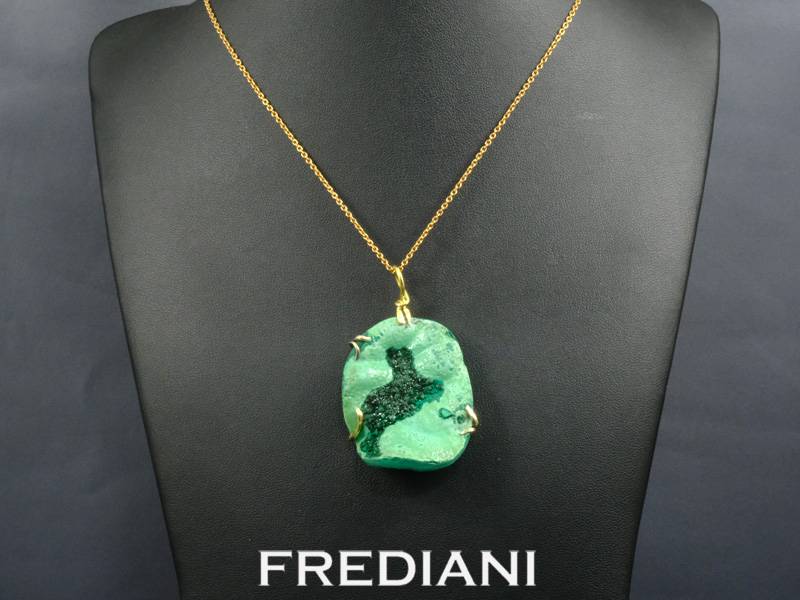 Pendentif en or 750/000 avec une chrysocolle malachite naturelle