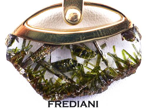 pendentif en or jaune et quartz a inclusion d'epidote