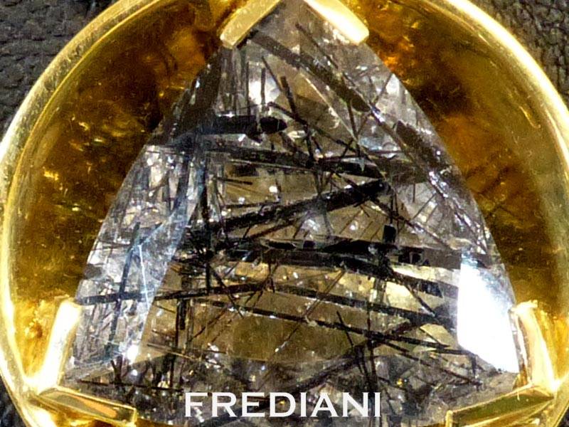 pendentif en or jaune et quartz a inclusion de tourmalines