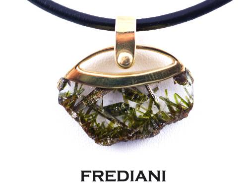 pendentif en or jaune et quartz a inclusion d'epidote