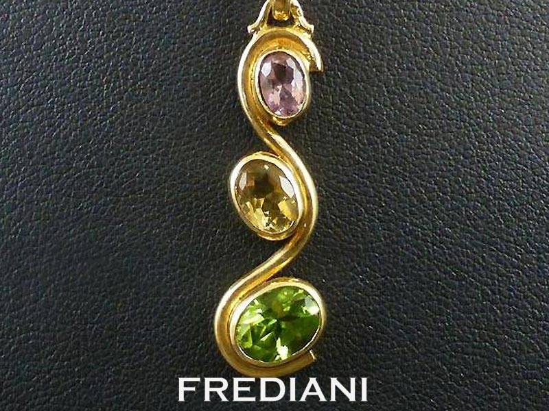 pendentif en or jaune et pierres fines naturelles