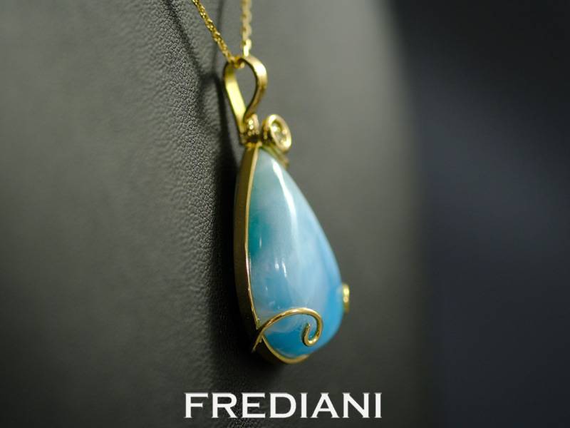 pendendentif en or jaune, larimar naturel et diamant jaune