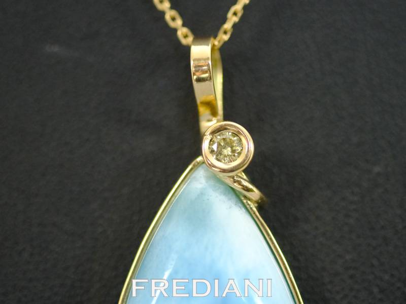 pendendentif en or jaune, larimar naturel et diamant jaune