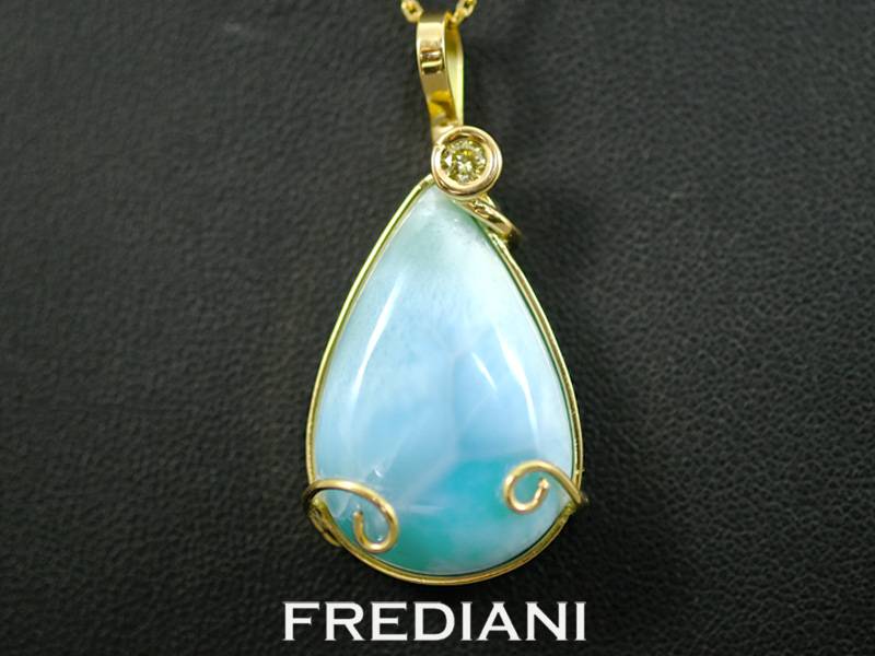 pendendentif en or jaune, larimar naturel et diamant jaune