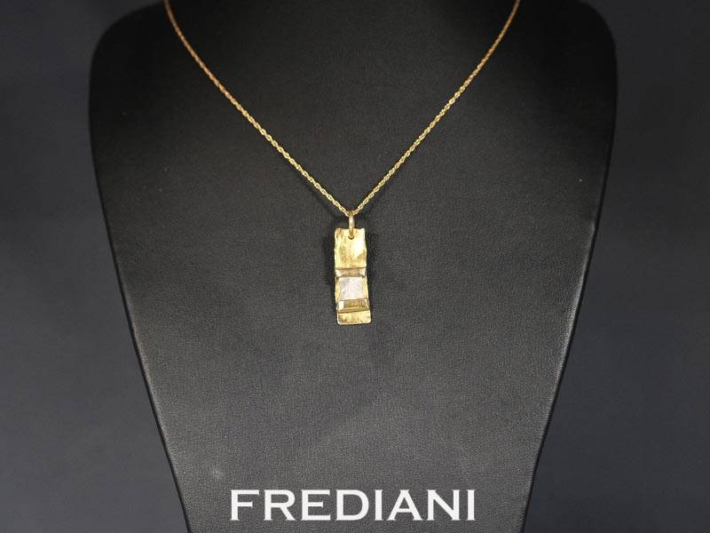 Pendentif en Or jaune avec une plaque de la Météorite Gibeon