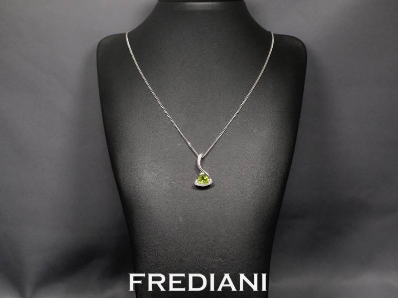pendentif en or blanc peridot naturel et diamants