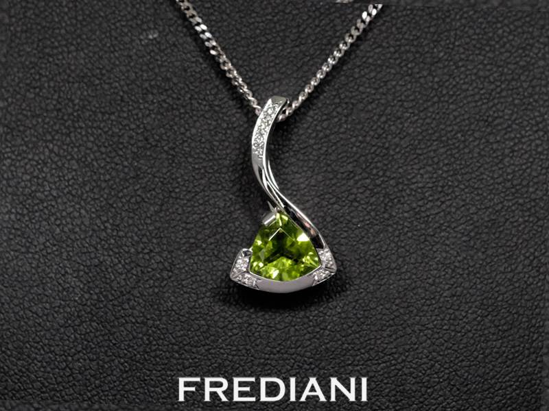 pendentif en or blanc peridot naturel et diamants