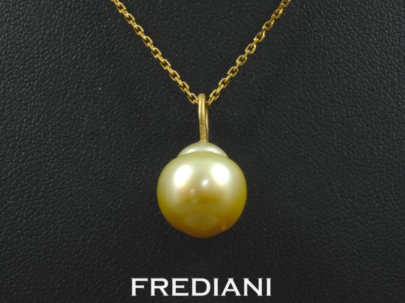 Pendentif en or jaune avec une perle gold