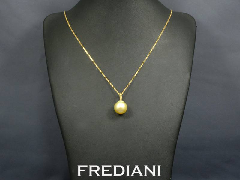 Pendentif en or jaune avec une perle gold