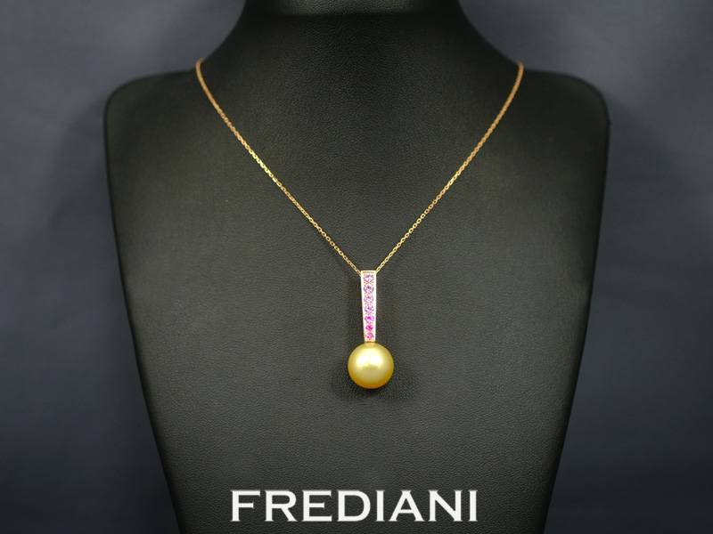 Pendentif en or rose, perle gold et saphirs roses