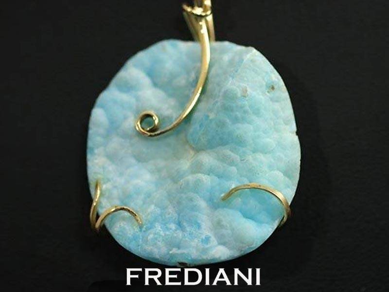 Pendentif en or jaune et hemimorphite