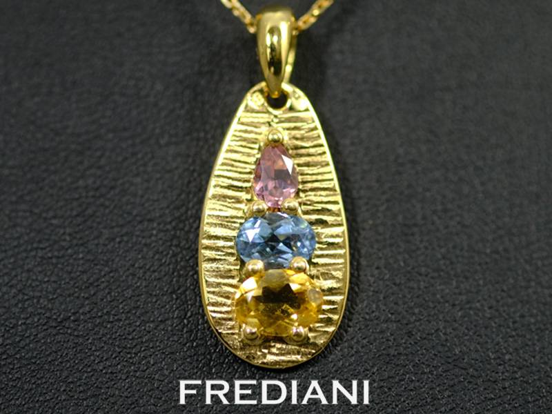 Pendentif en or jaune et pierres fines naturelles