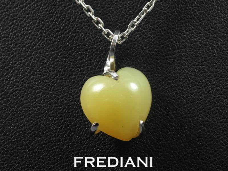pendentif saint valentin en or blanc et agate naturelle