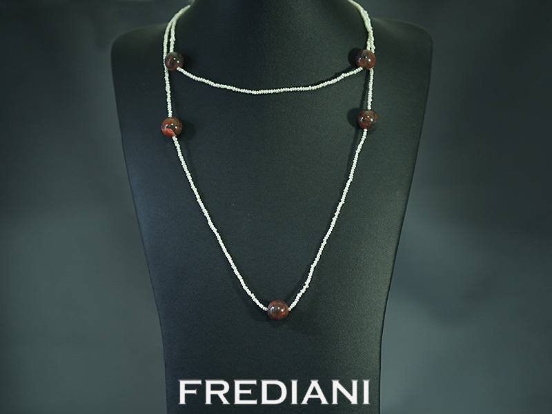 Sautoir en perles d'eau douce et 7 boules de jaspes