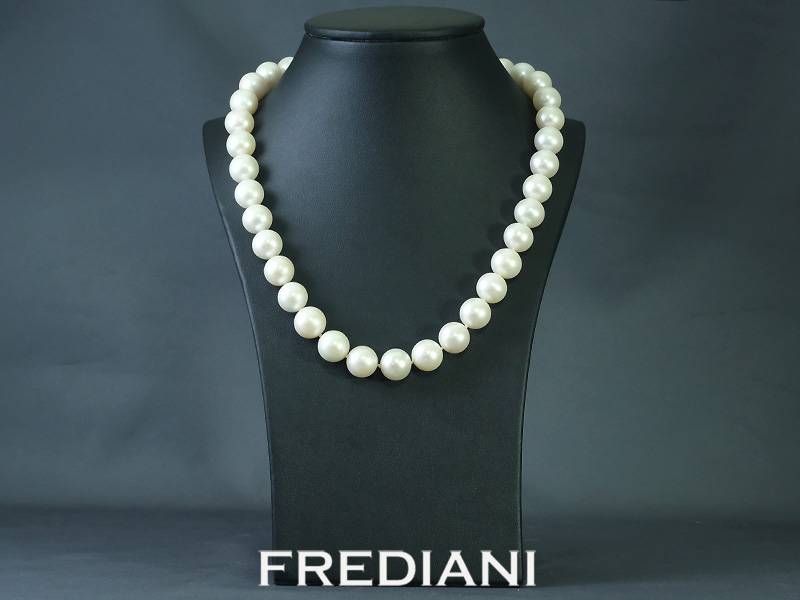 Collier en Perles de culture avec fermoir en or jaune