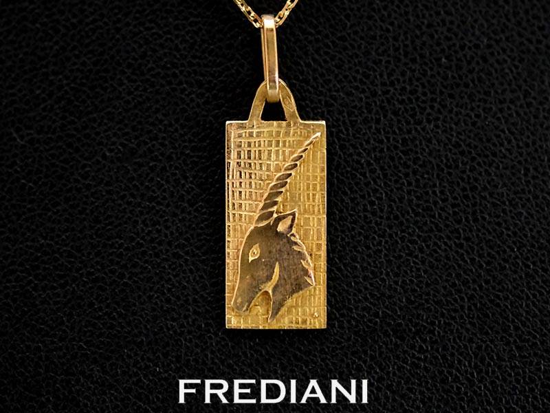 Pendentif en Or Jaune 750/000 signe du zodiaque du Capricorne