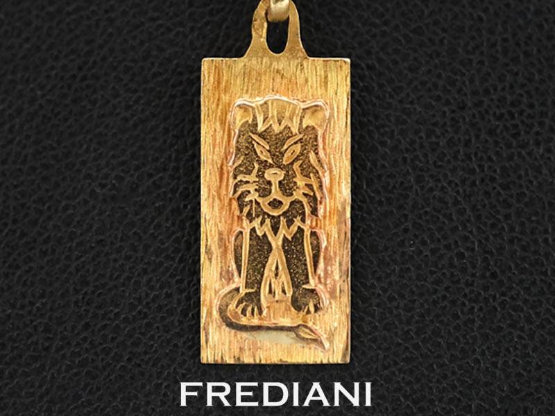 Pendentif en Or Jaune 750/000 signe du zodiaque lion