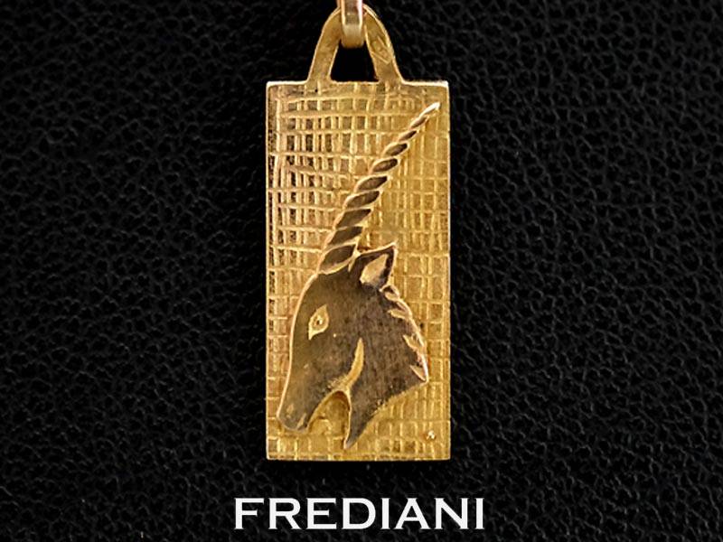 Pendentif en Or Jaune 750/000 signe du zodiaque du Capricorne