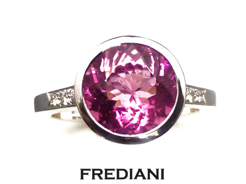 Bague en or blanc, tourmaline rose et diamants
