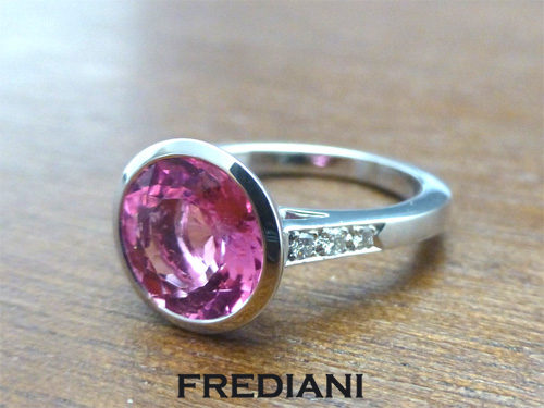 Bague en or blanc, tourmaline rose et diamants