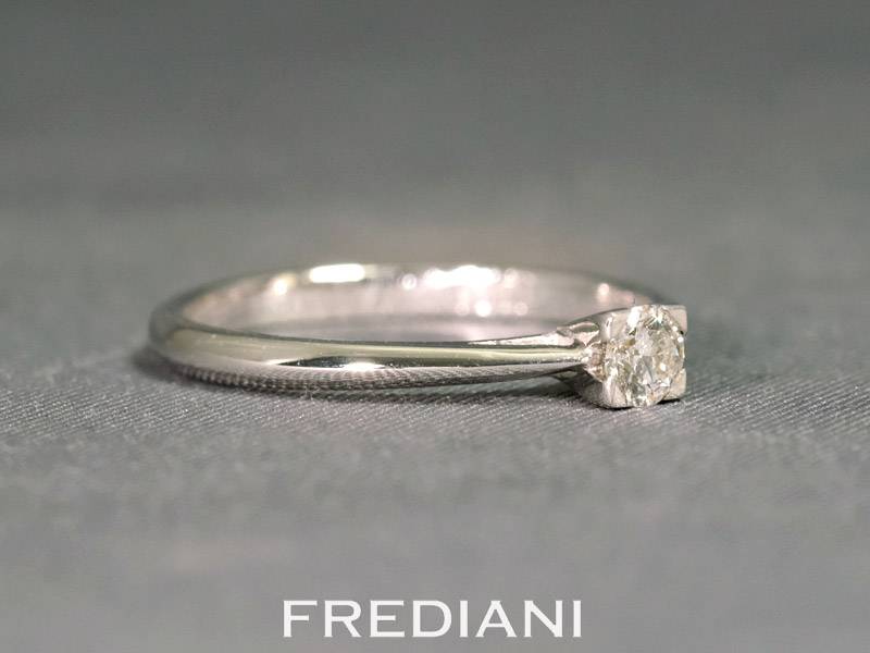 Solitaire diamant de 0.16 carat GVS, serti sur de l'or blanc 750/000.