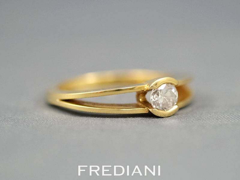 Solitaire en or jaune et diamant