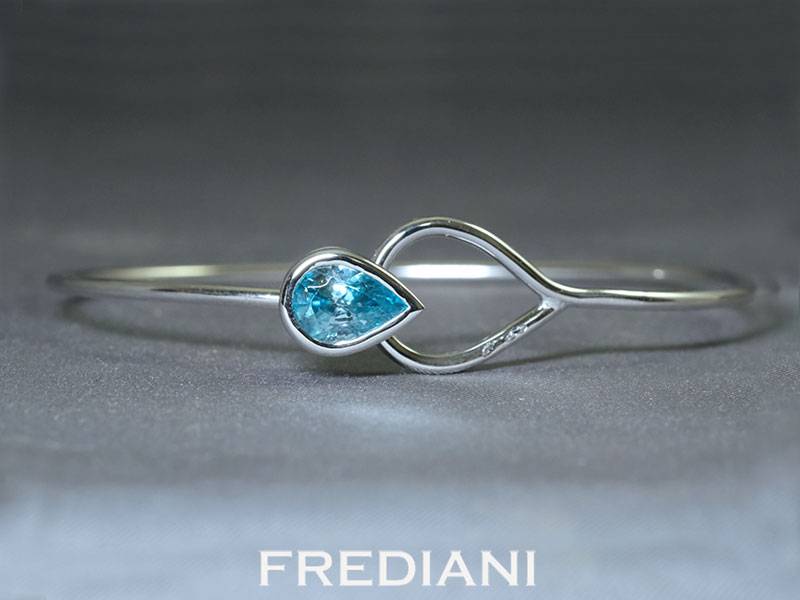 Bracelet en or blanc et zircon bleu du Cambodge